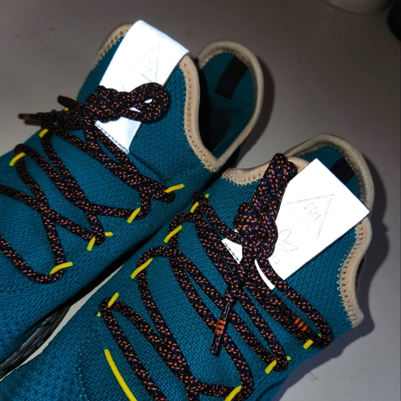 Adidas Pharrell Hu Tennis sz 8 - Picture 5 of 6